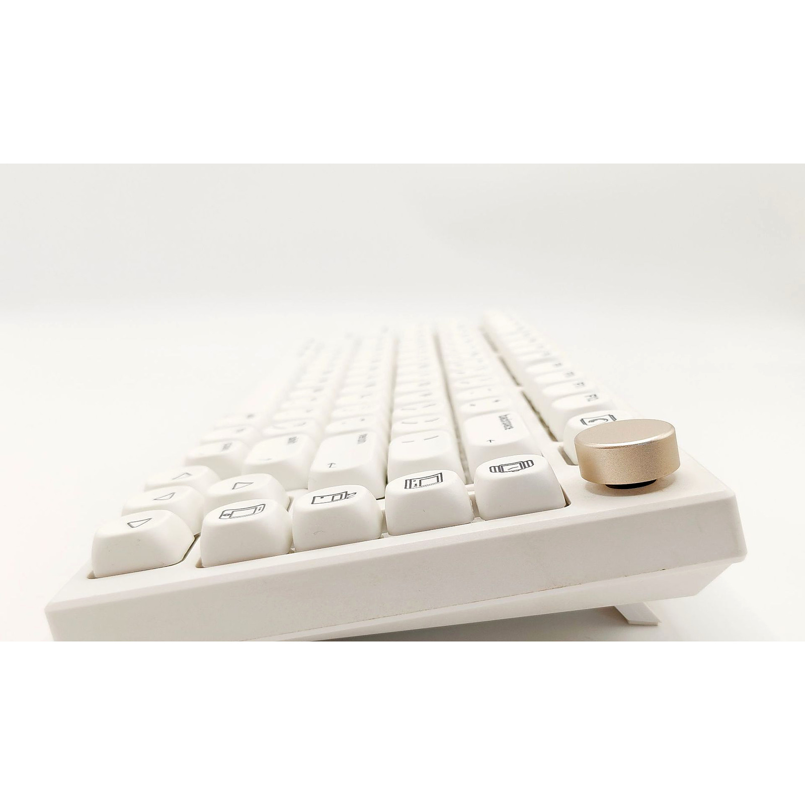 Side profile of the MOA keycap set showing even row height